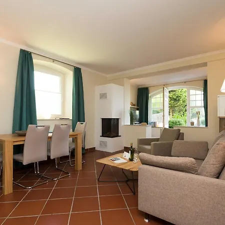 Dora Apartment *